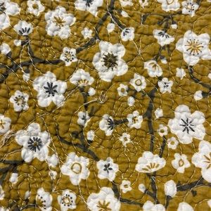 Boutique Living Double Quilt